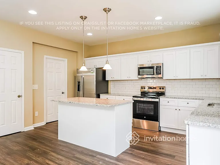 621 Ashburn Ln — Photo 7