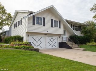 819 Sienna Dr, Schaumburg, IL 60193