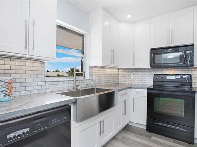 5499 RATTLESNAKE HAMMOCK RD #A-304, Naples, FL, 34113