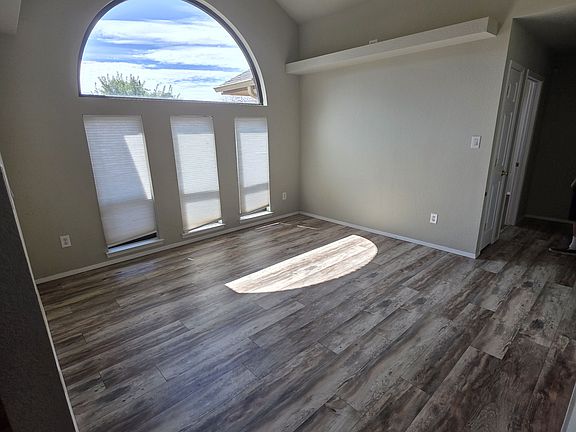 3rd image of 3023 Sunrise Ave