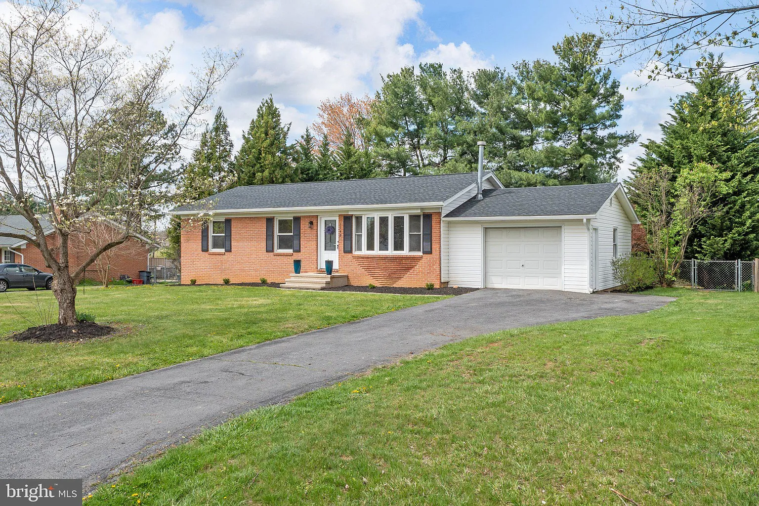 1142 Tuscawilla Dr photo 1