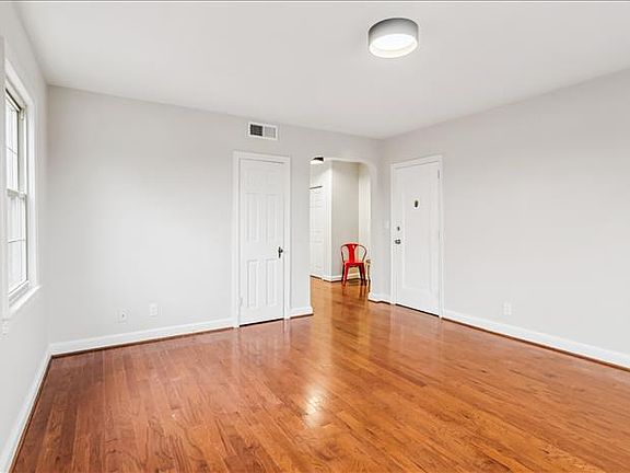 4th image of 305 Whittier St NW APT 301