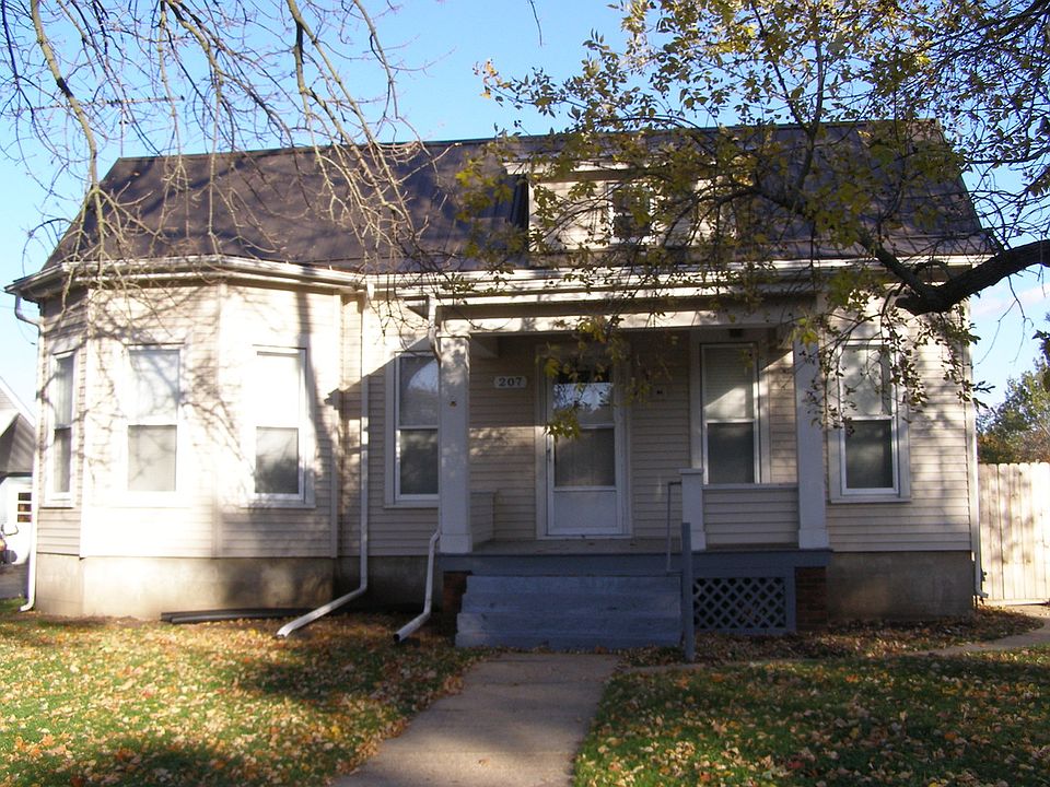 1st image of 207 N 11th St