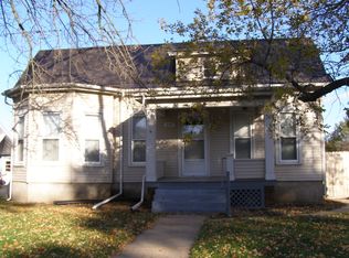207 N 11th St, Monmouth, IL 61462