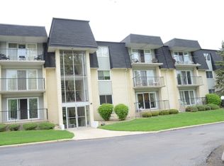 18501 Wentworth Ave APT 1E, Lansing, IL