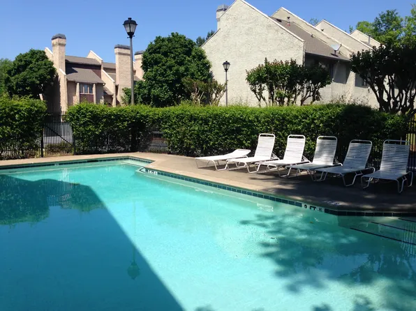 200 Roswell Landing Dr, Roswell, GA 30075
