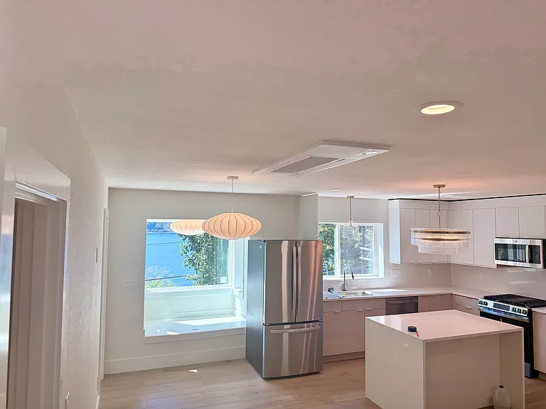 20214 NE 18th Pl #B — Photo 8