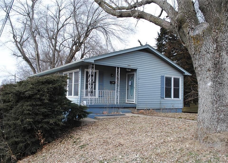 1113 Hickory St, Atchison, KS 66002 Zillow