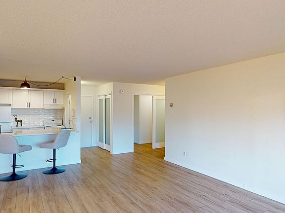5th image of 221 6th Ave SE #1009