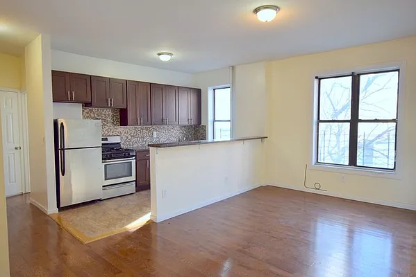 Rented by Uptown Flats LLC | media 9