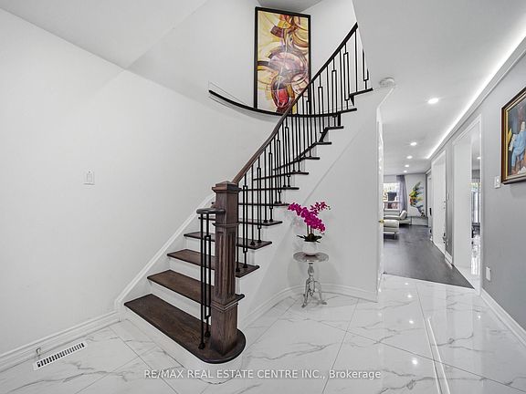 3rd image of 5235 Huntingfield Dr