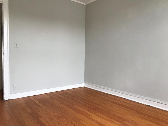 3rd image of 6239 N Western Ave APT 8