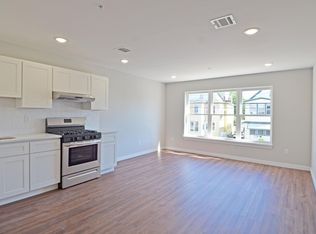 425 11th Ave #202, Paterson, NJ 07514