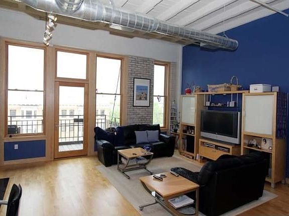 2nd image of 1325 N Van Buren St APT 408