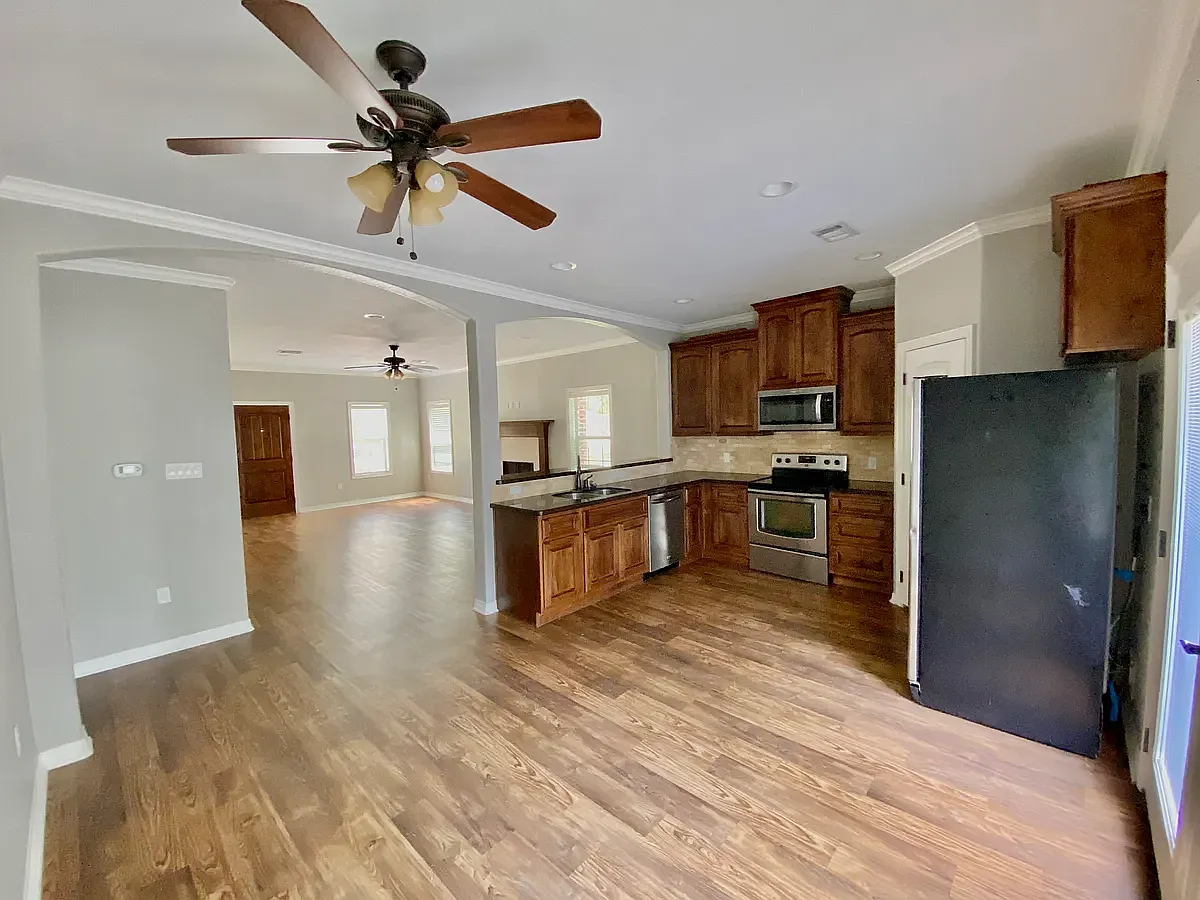 5 bed, 1870 sqft, $5,000 — Photo 3