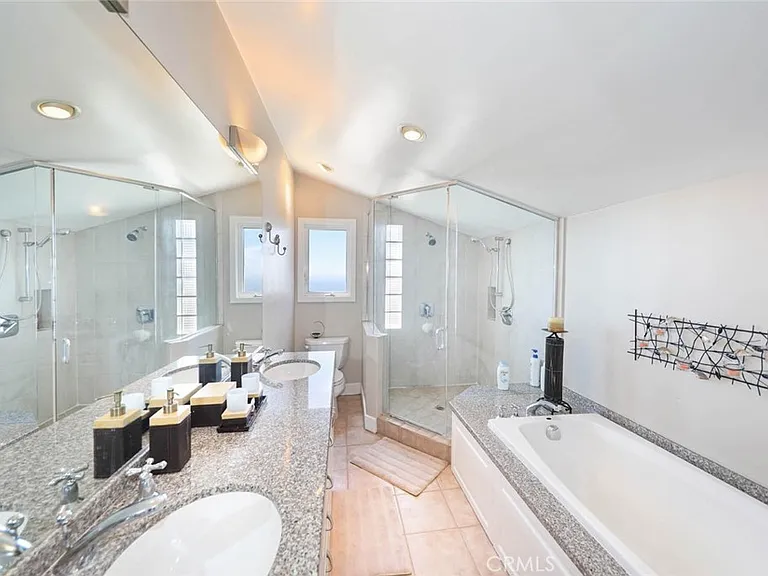 661 Nyes Pl — Photo 11