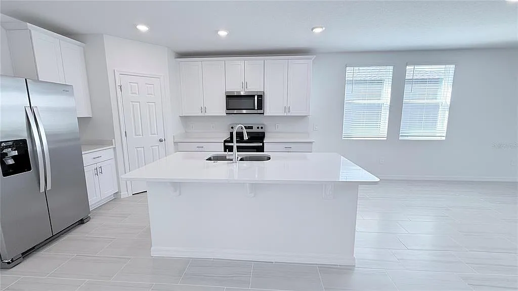 3 bed, 2.0 bath, 1680 sqft, $2,300 — Photo 3