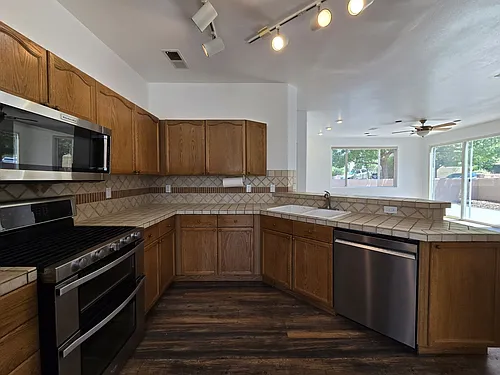 3 Wood Flower Pl Photo 1 3 Wood Flower Pl Photo 1