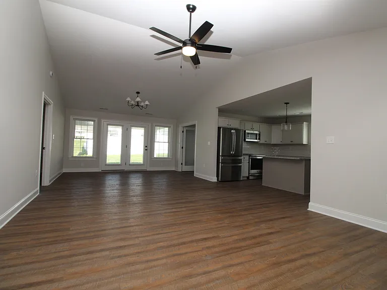 179 Langley Dr — Photo 3