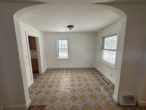 3rd image of 229 E Avondale Ave