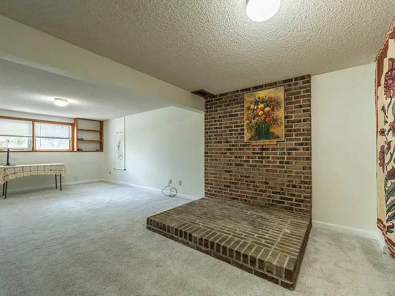 2056 Chelsea Lanestate College — Photo 14