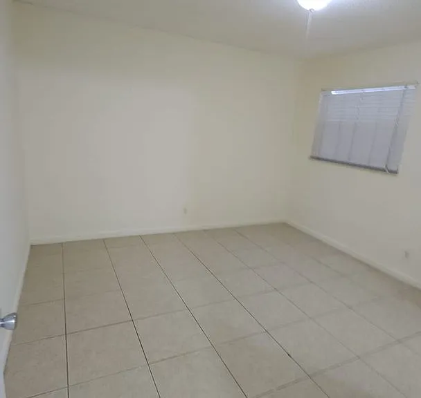 978 SW 10th Dr — Photo 56