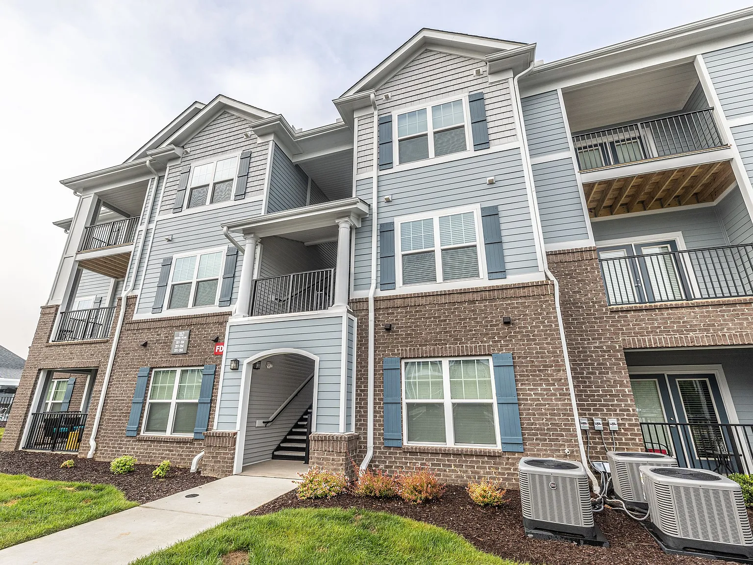Buckhill Village Apts — Photo 1