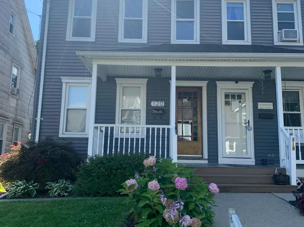 120 S New St, Nazareth, PA 18064