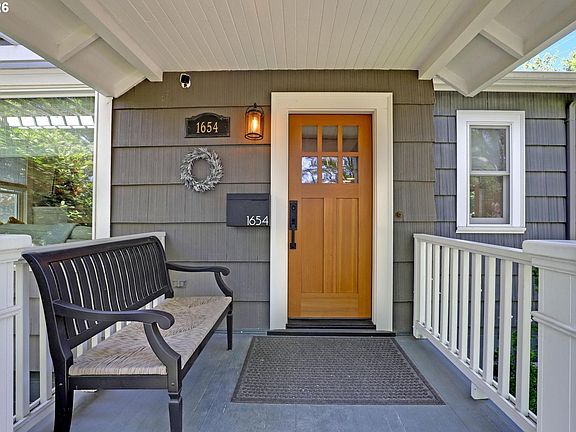 5th image of 1654 N Willamette Blvd