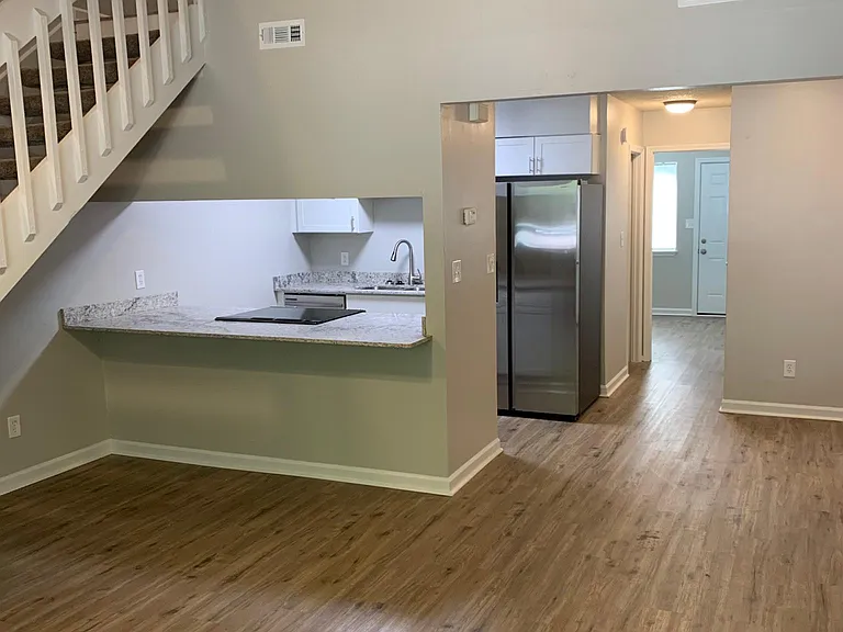 1798 Falconcrest Dr — Photo 7