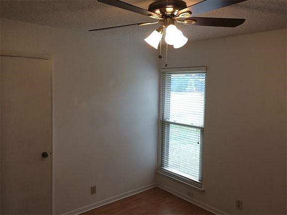 2nd image of 206 S Mount Rushmore Dr