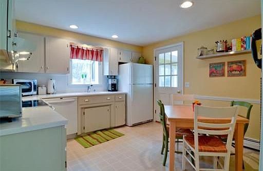3rd image of 3 Carolyn Dr