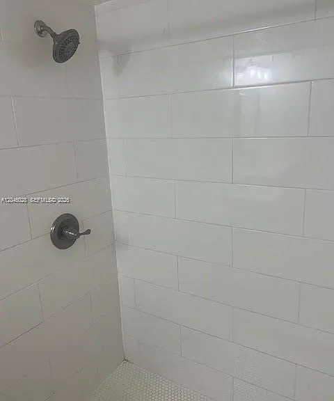 10395 N Kendall Dr #V4 — Photo 6