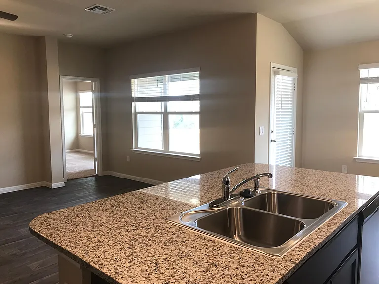 10704 Losoya Cv — Photo 13
