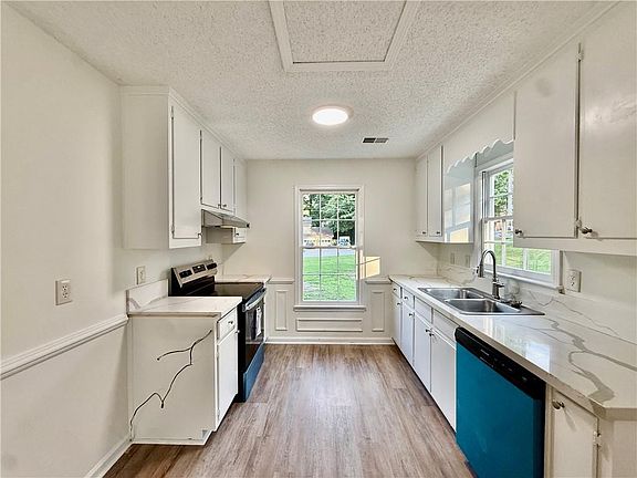 5th image of 2060 Darrel Ln