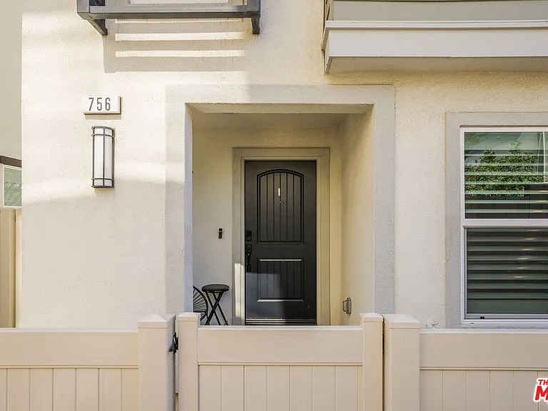 756 Daniel Freeman Cir — Photo 30