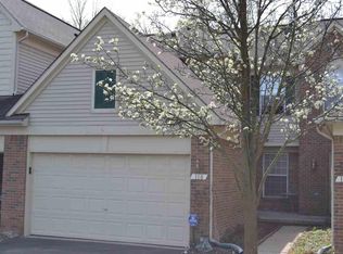158 Legacy Park Cir, Dearborn Heights, MI 48127
