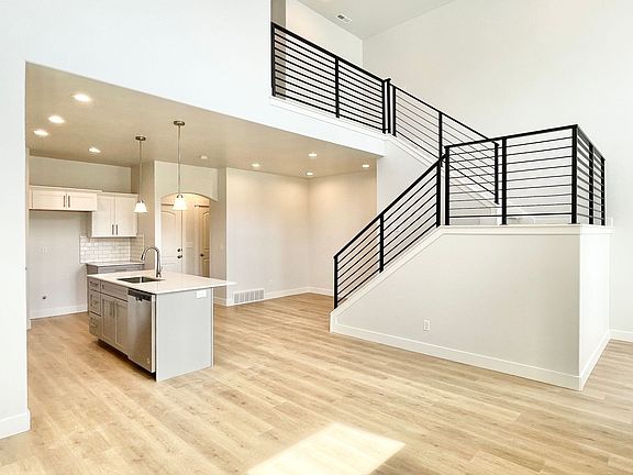 5th image of 4352 W Watchmen Way