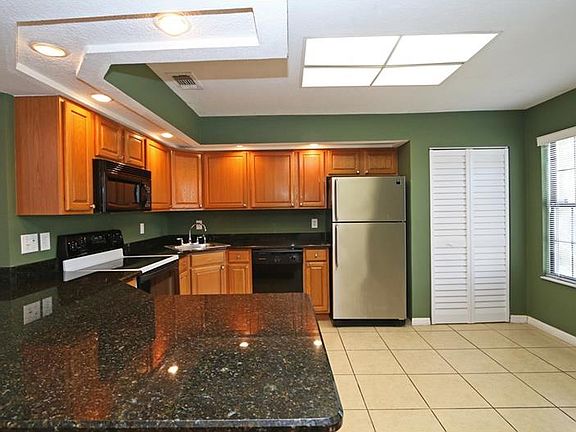 4th image of 2412 Donaldson Dr