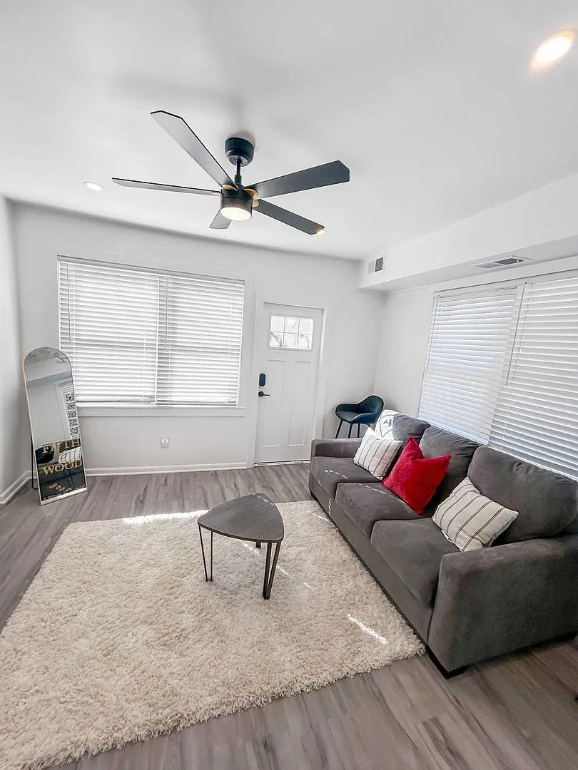 4018 Penn Ave - Lawrenceville — Photo 1