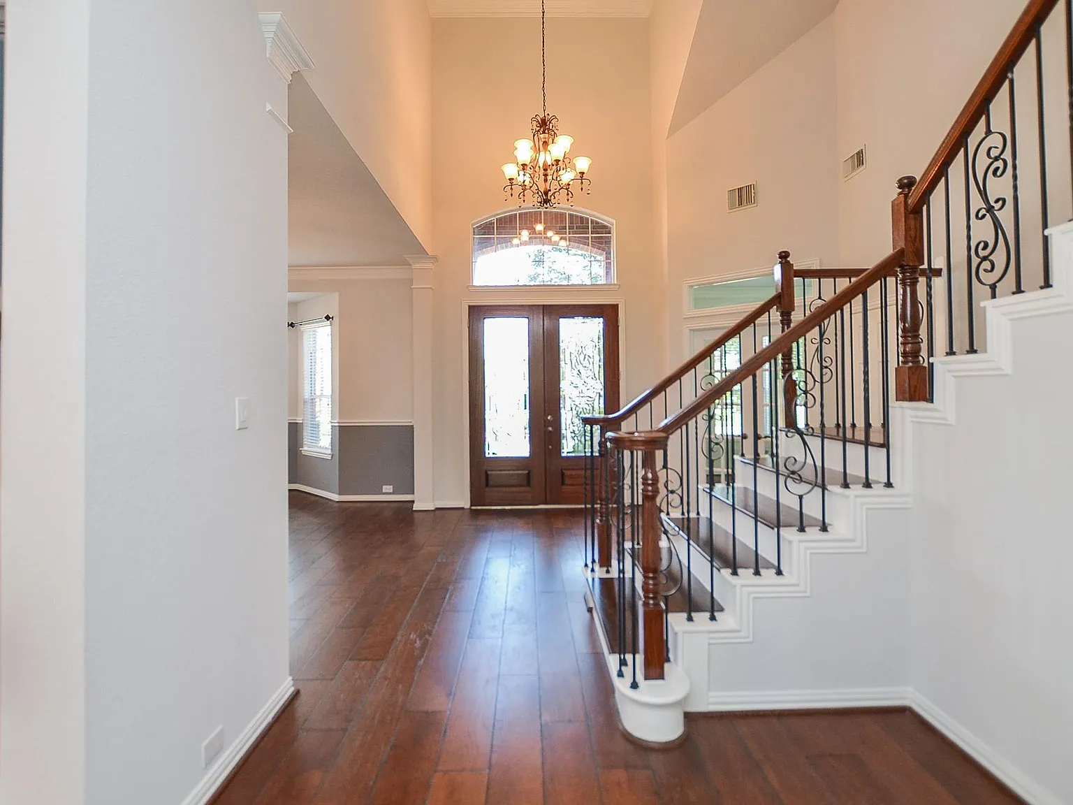 4 bed, 4.0 bath, 4407 sqft, $4,200 — Photo 3