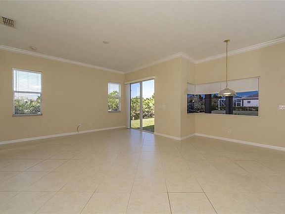 2nd image of 442 NW Sunflower Pl