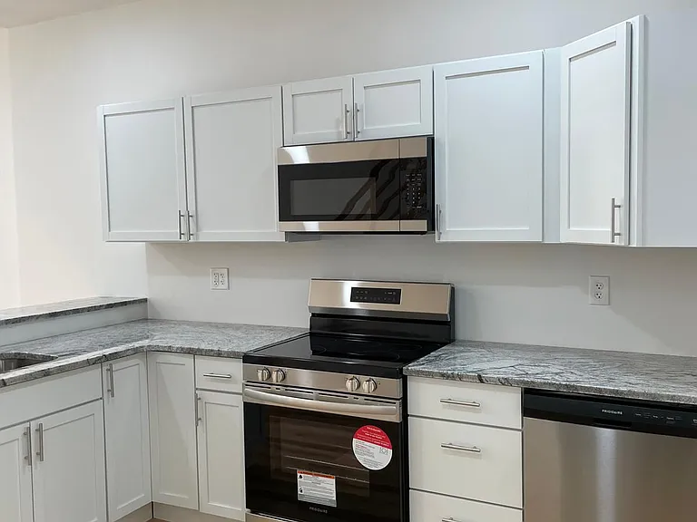1731 N Dover St — Photo 1