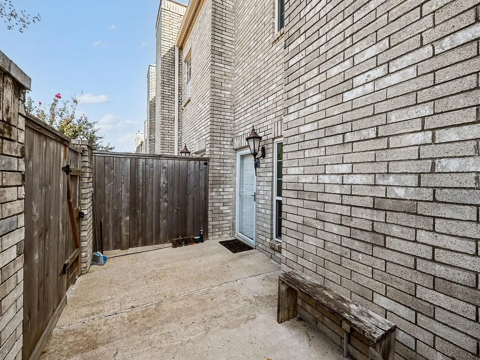 2 bed, 2.5 bath, 1620 sqft, $1,950 — Photo 2