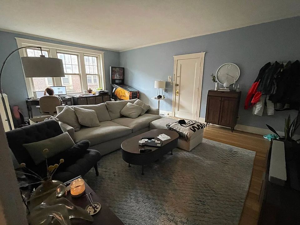 2nd image of 18 Alton Pl #6