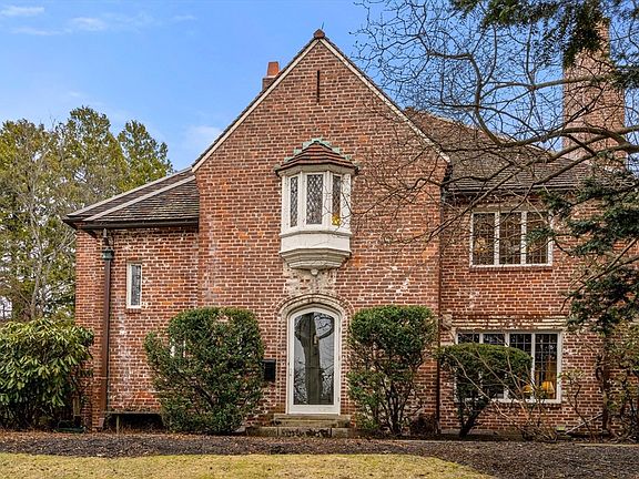 2nd image of 8 Penniman Rd