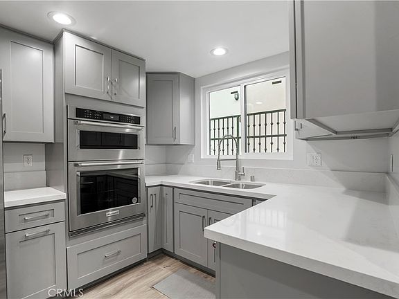 3rd image of 227 E Burbank Blvd APT C