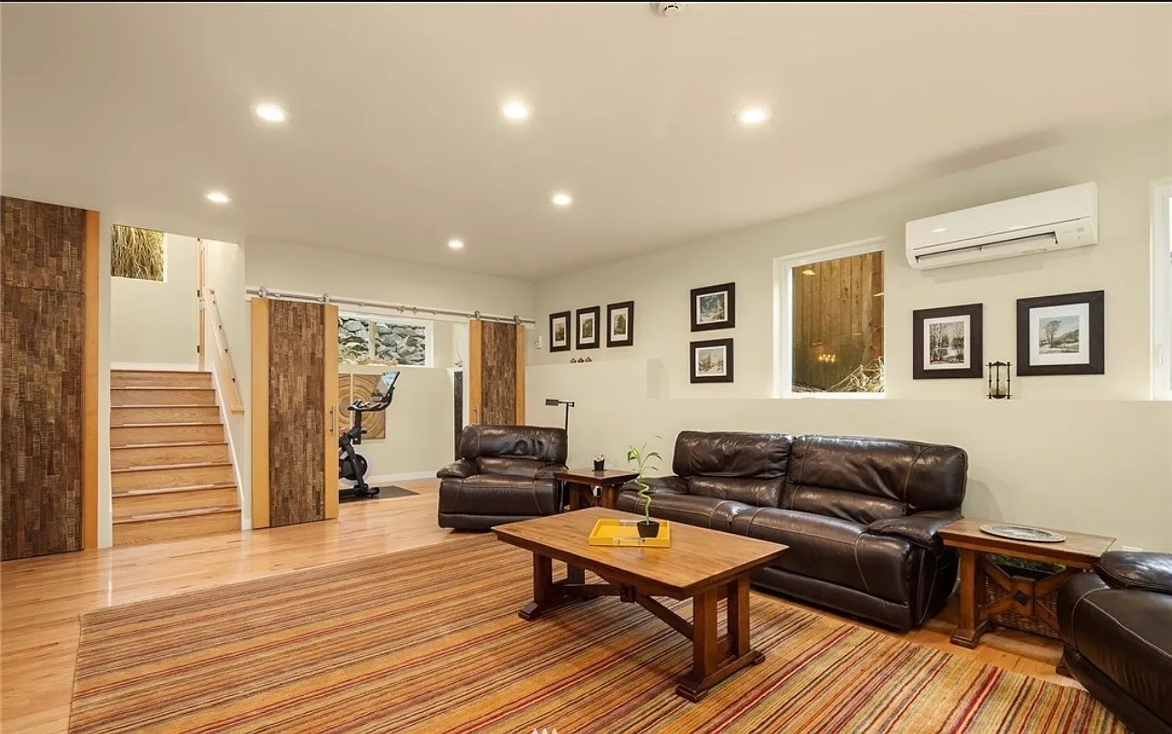 4 bed, 3000 sqft, $4,980 — Photo 3