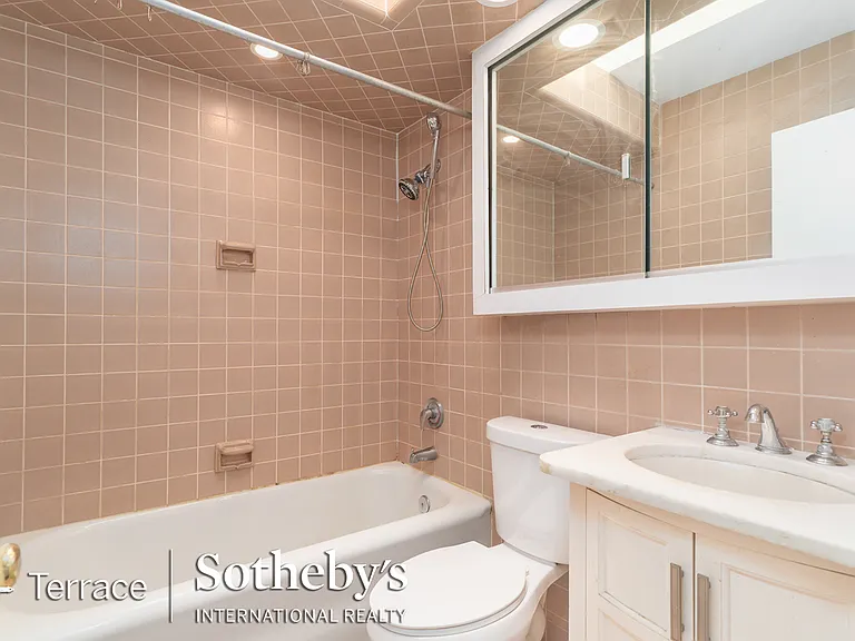 281 Burns St #2 — Photo 8