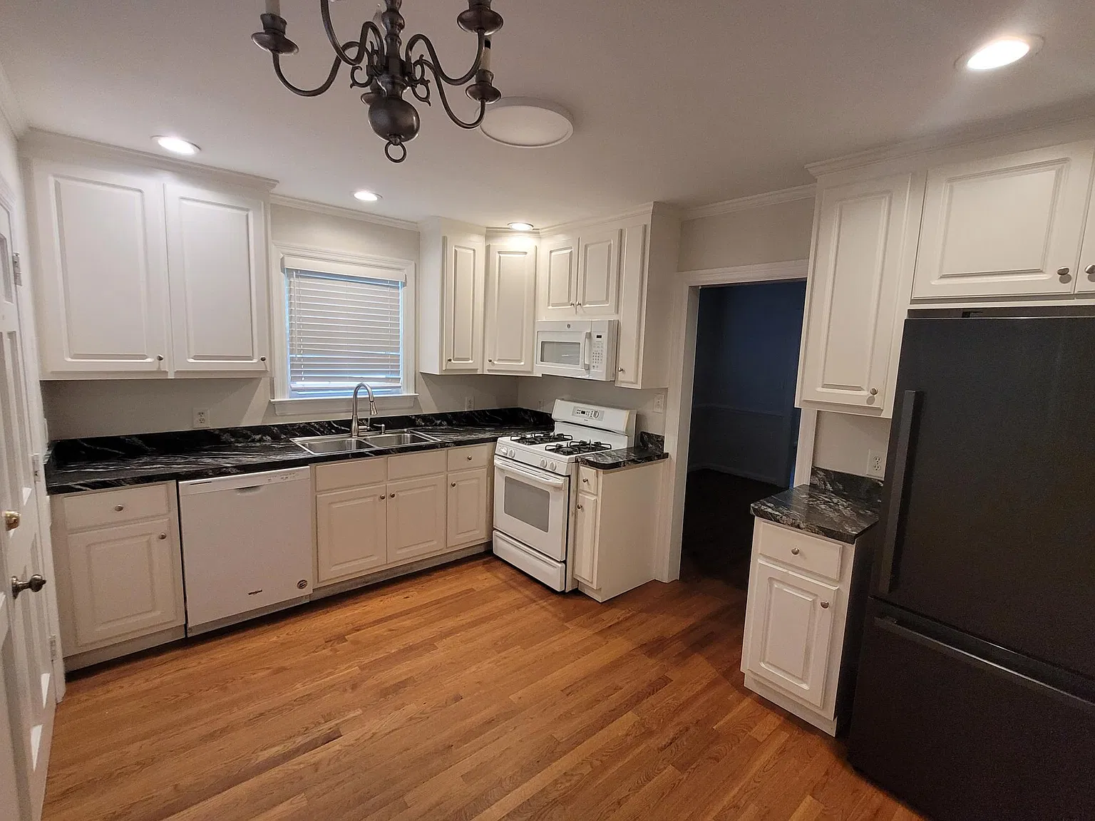 3 bed, 1200 sqft, $1,450 — Photo 3